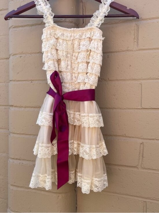 Toddler Cream Lace Ruffle Dress size Medium with Burgundy removable sash - Picture 3 of 7
